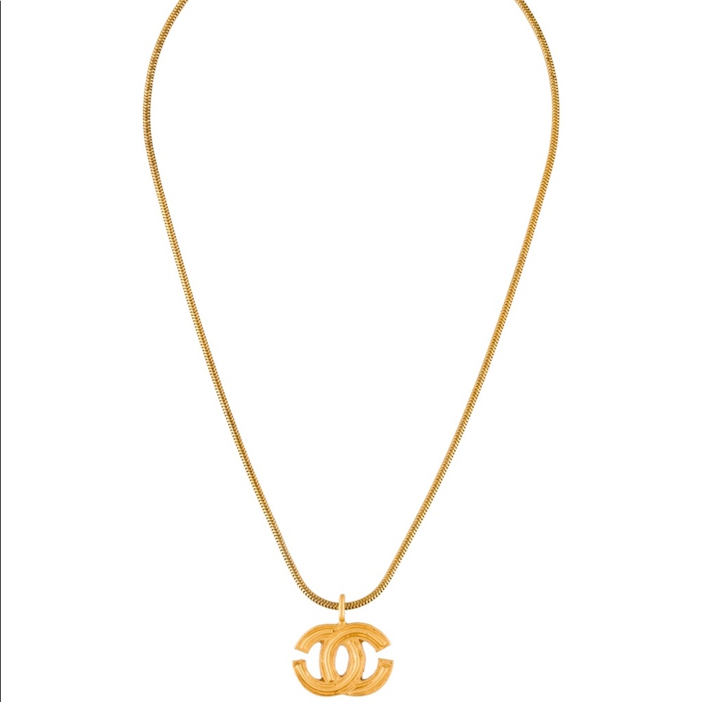 Gold-tone Chanel CC pendant necklace - Picture 11 of 12